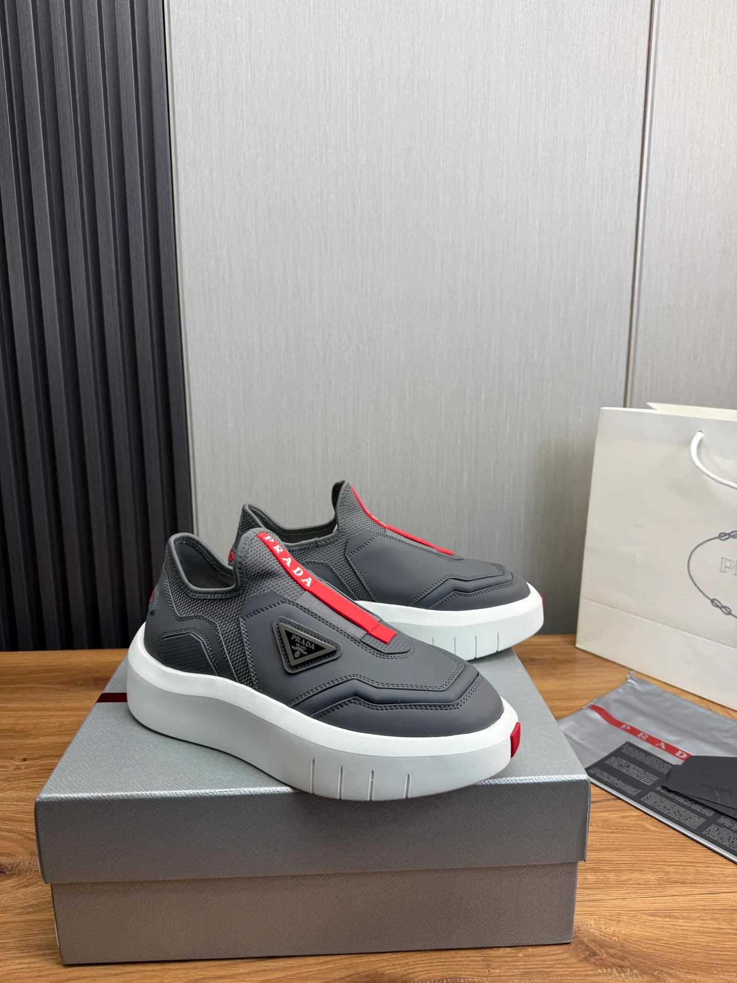 Men's shoes 💰620💰 [PRADA] Autumn and winter hot men's shoes are shipped 👏Official website synchronized ⬆️Original fly-woven cowhide fabric + cowhide lining, 1⃣️:1⃣️reproduction, original sole, 38-45 (45. Customized, non-refundable)